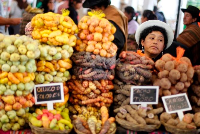 Venta de productos andinos en la feria Mistura 2013.