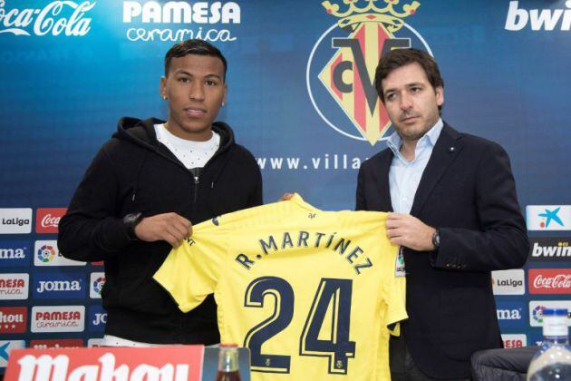 Roig Negueroles, con Roger Martínez en su presentación como nuevo jugador del Villarreal