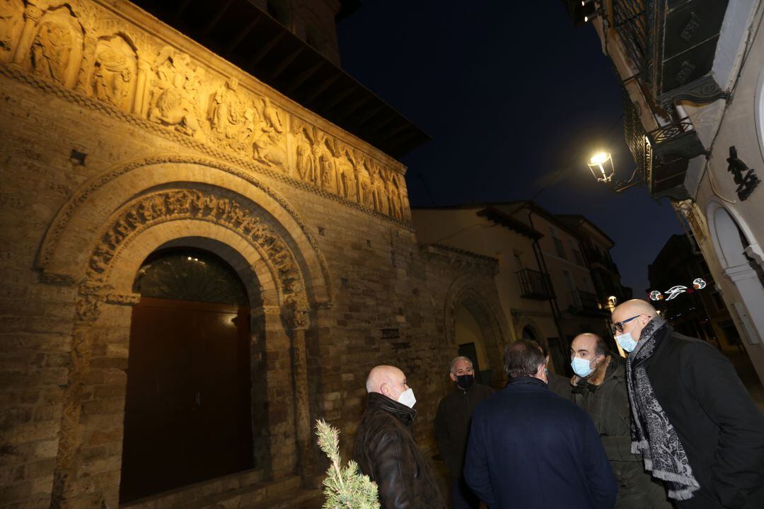 El consejero de Cultura y Turismo acompañado del alcalde de Carrión de los Condes (Palencia)