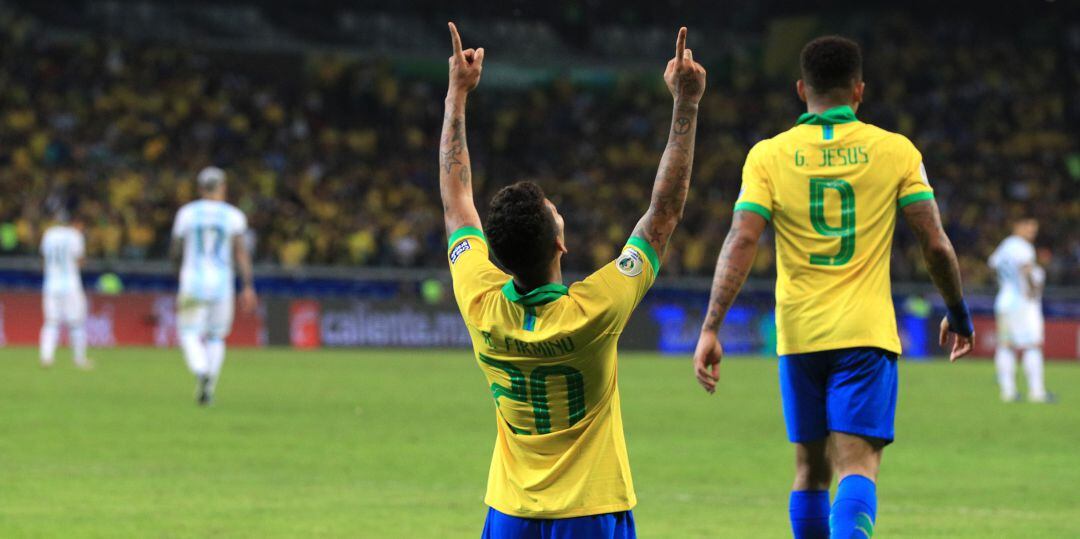 Firmino celebra el segundo gol de Brasil ante Argentina