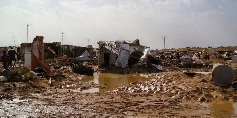 Uno de los campamentos saharauis destrozado tras las lluvias torrenciales.