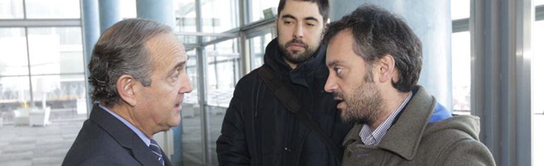 Enrique Losada junto a XUlio Ferreiro y Xiao Varela