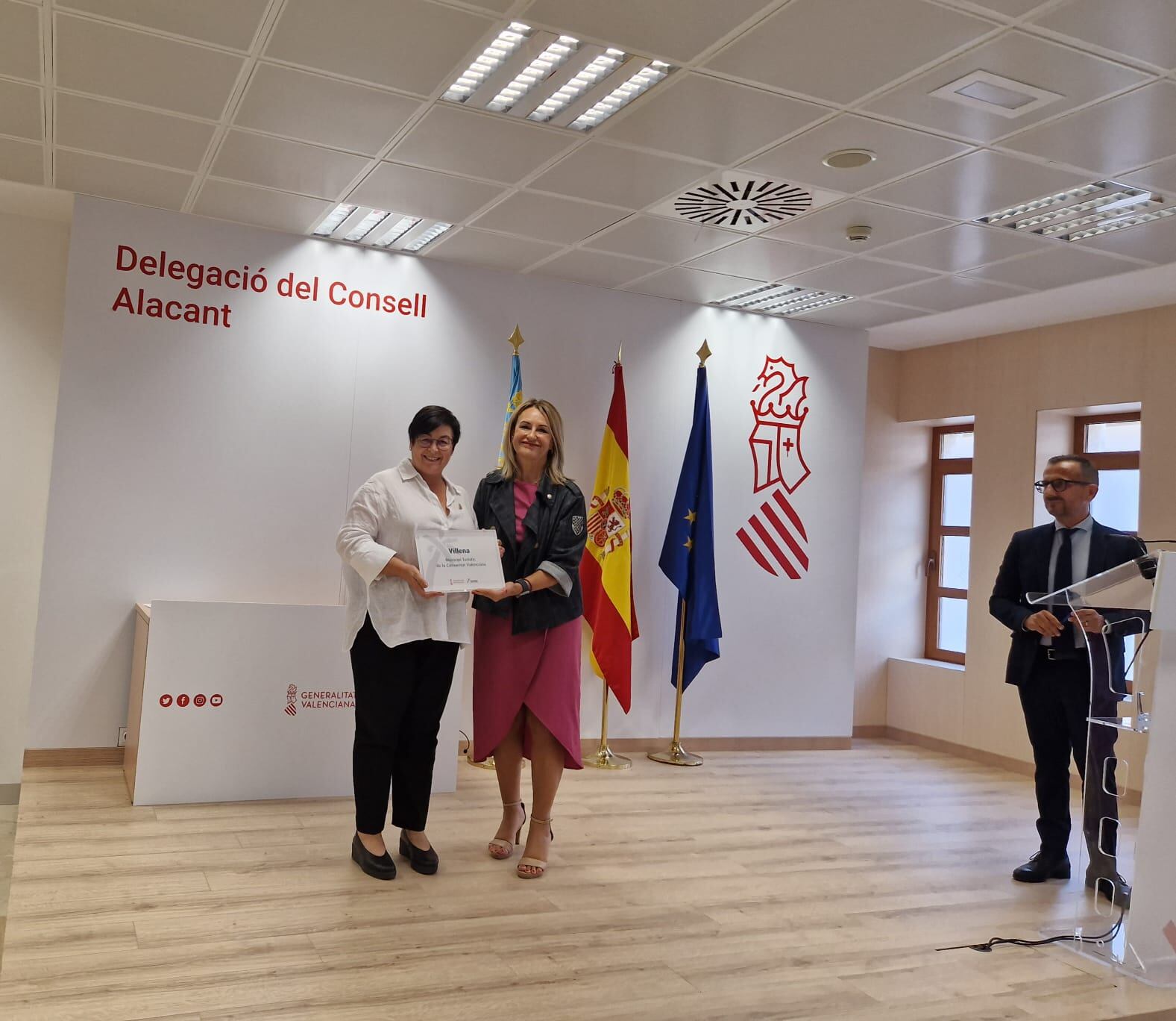 La concejala de turismo recoge el galardon