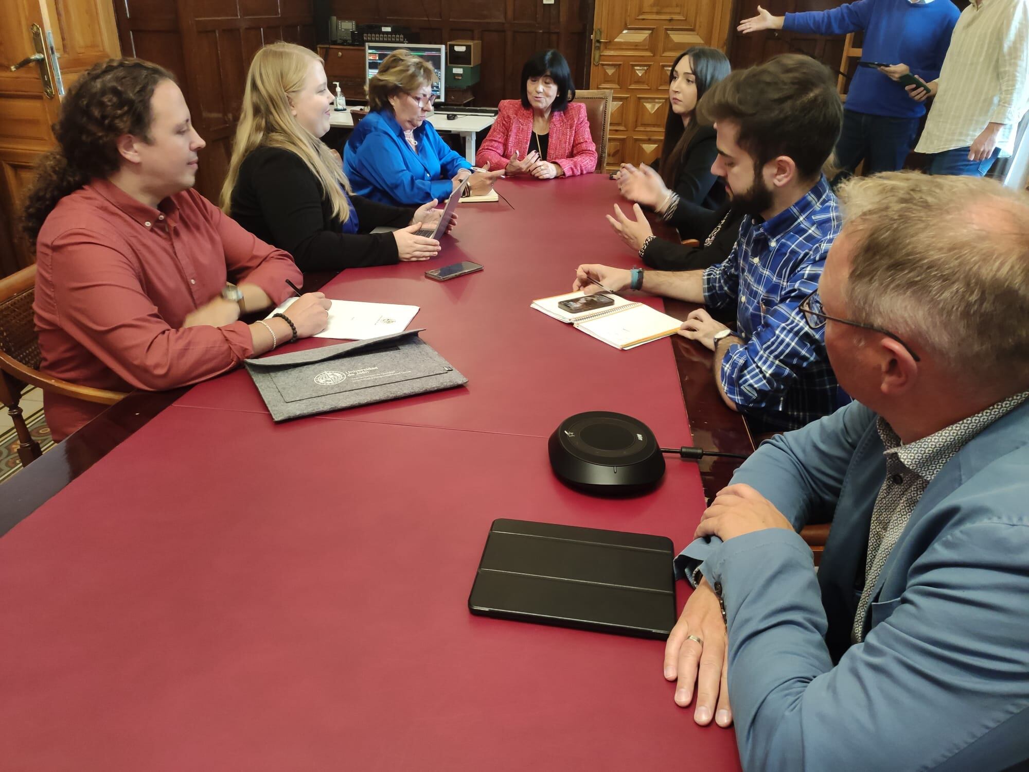 Reunión en la Diputación Provincial de Jaén para abordar el proyecto NEOLAiA que coordina la UJA.