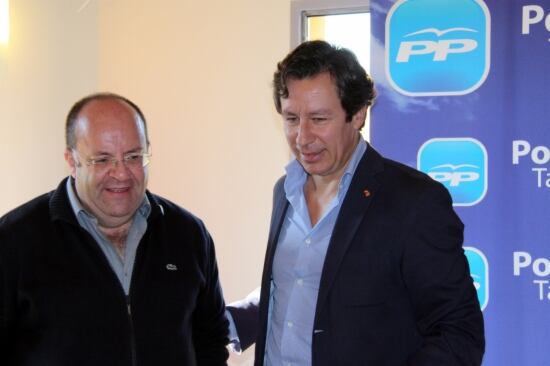 Imatge d'arxiu del diputat Rafael Luna amb el vicesecretari d'organització del PP, Carlos Floriano.