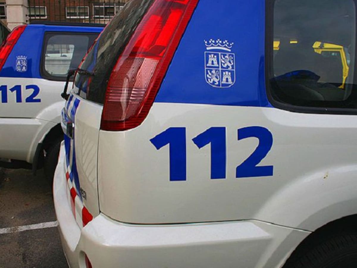 Un camión se queda atrapado en plena Calle de Los Herreros