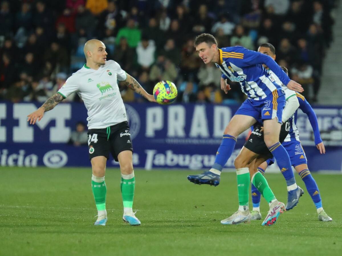 La Deportiva suma un punto ante el Racing de Santander