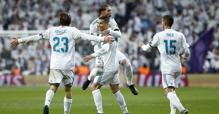 Los jugadores del Real Madrid celebran un gol en la Liga de Campeones