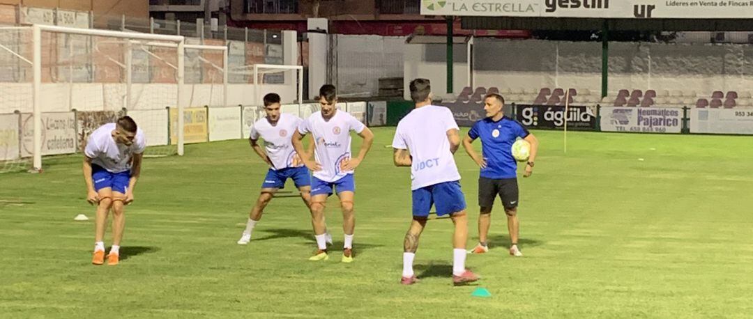 Entrenamiento de los jugadores del Torredonjimeno.