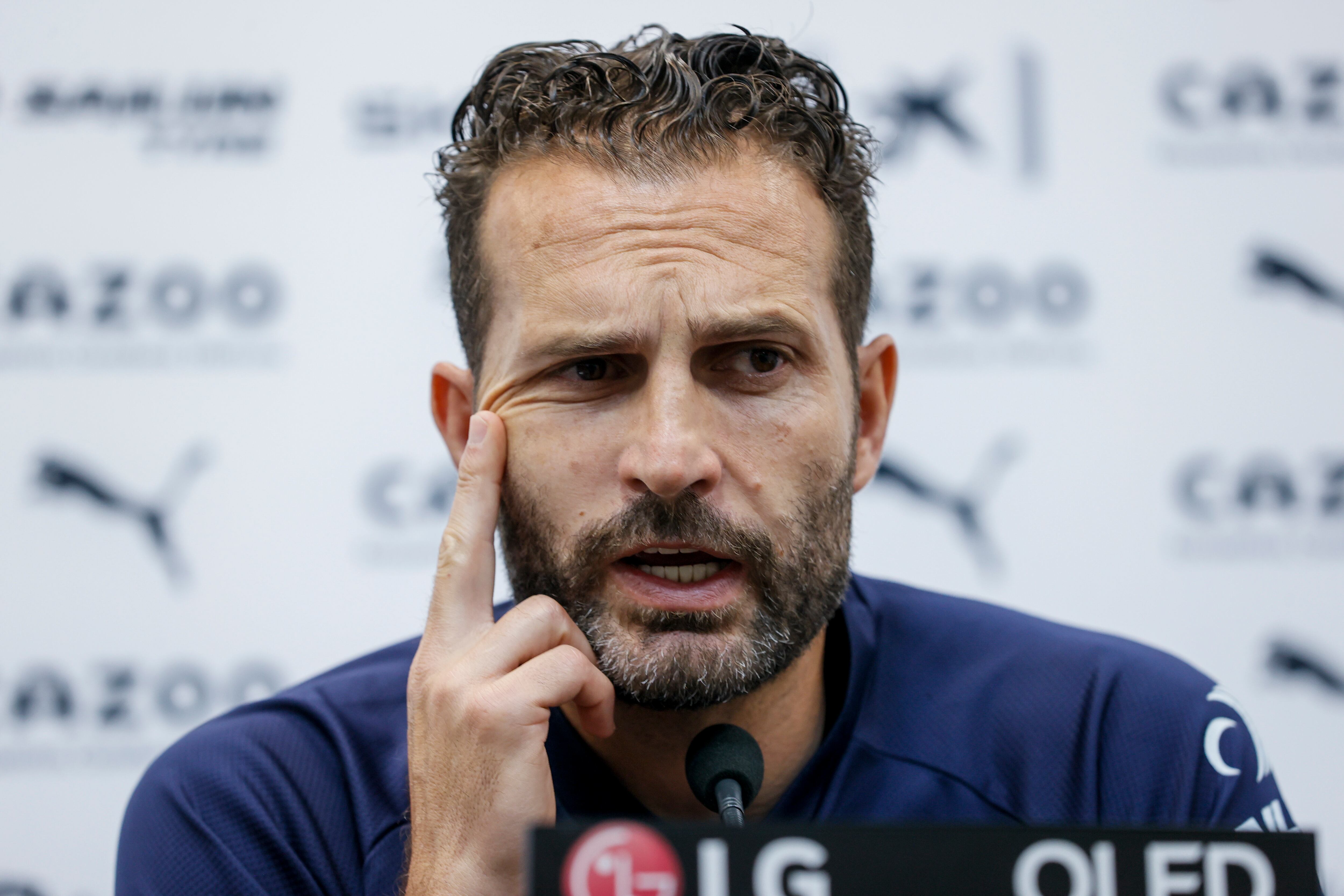 VALENCIA, 03/06/2023.- Rueda de prensa del entrenador del Valencia, Rubén Baraja, antes del partido del domingo en Sevilla frente al Betis, en la última jornada de la Liga, en la que el equipo de Mestalla necesita sumar al menos un punto para no depender de otros resultados que le podrían mandar a Segunda División. EFE/ Juan Carlos Cárdenas