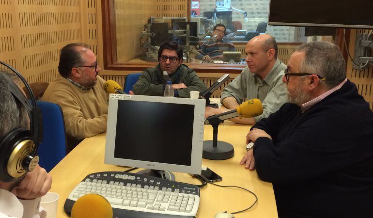 De izquierda a derecha, Manolo Romero, Álvaro Enríquez, Luis Chamorro y Bienvenido Puelles