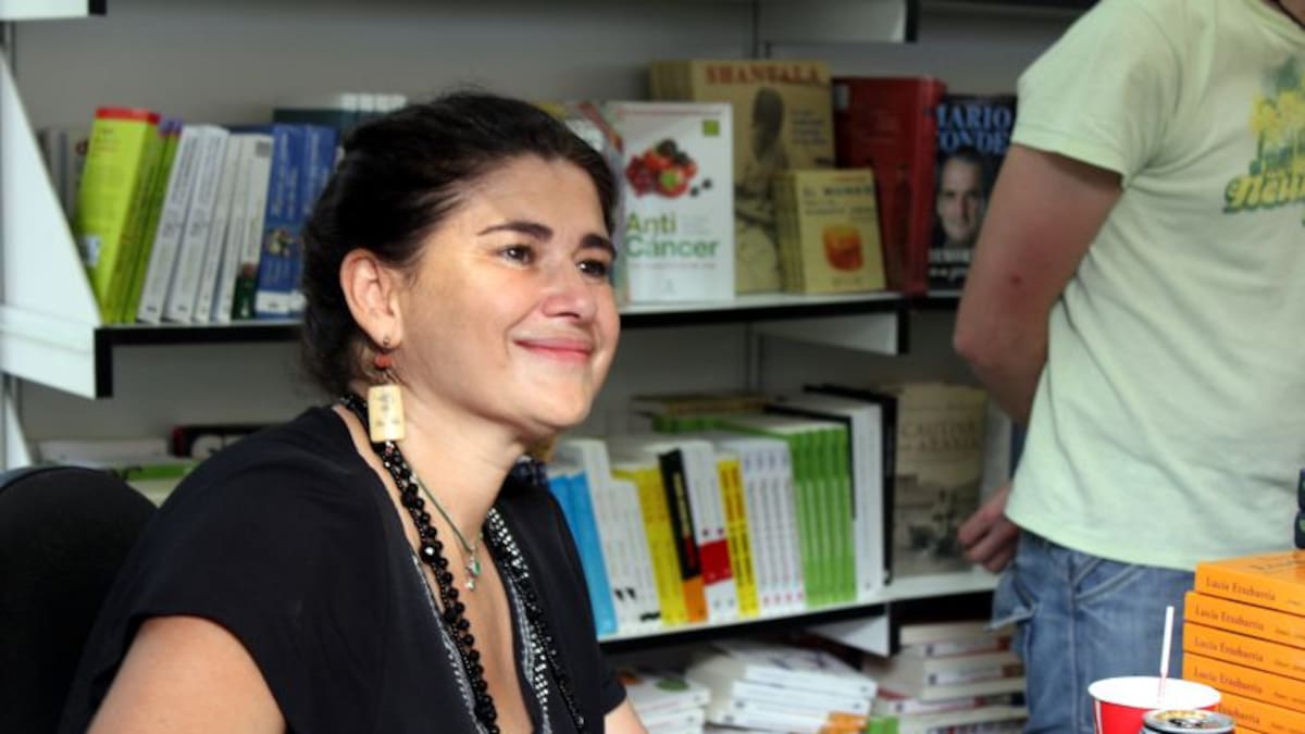 Charlando de tríos con Lucía Etxebarría