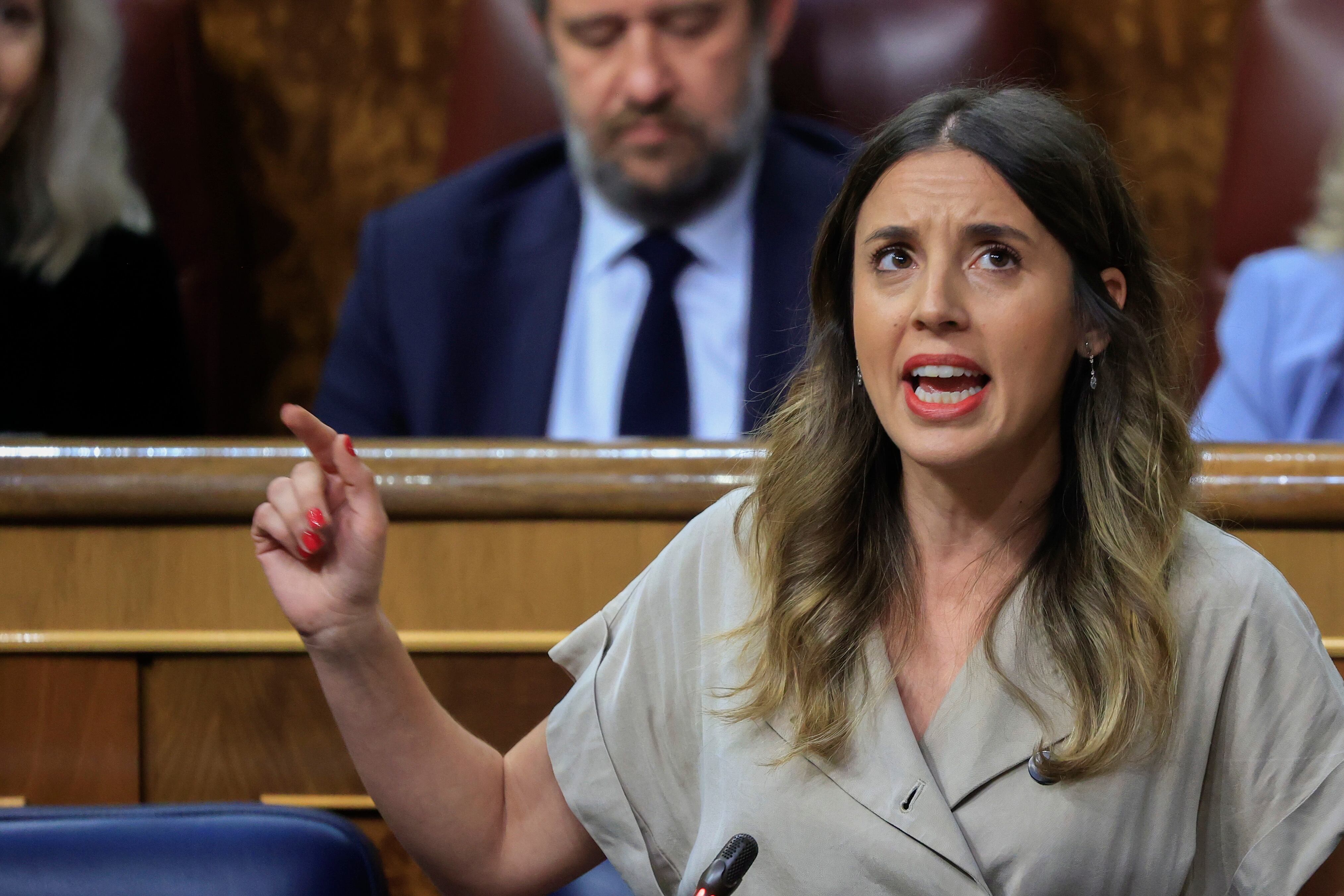 La ministra de Igualdad, Irene Montero, interviene en la sesión de control en el Congreso de los Diputado este miércoles.