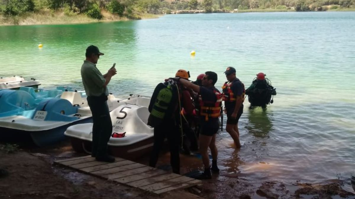 Ovidio García, jefe del SEPEI: "no existen corrientes submarinas. El baño en las Lagunas de Ruidera es seguro"