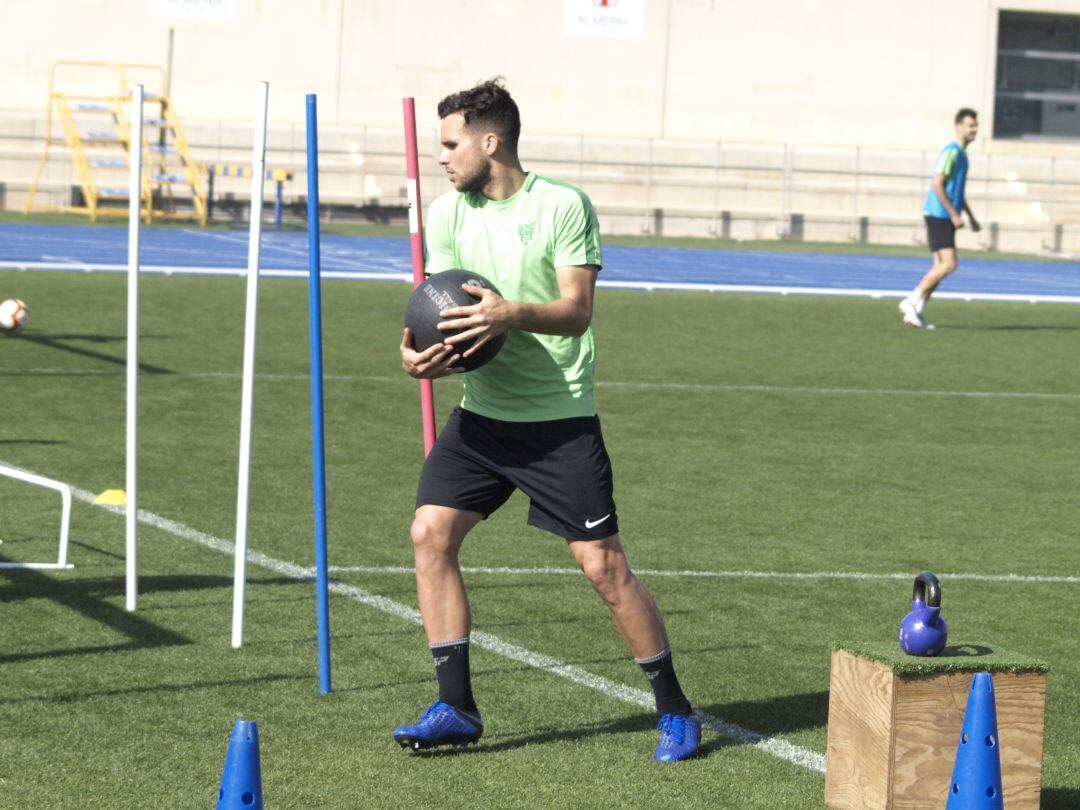 Álvaro Giménez en el entrenamiento de este miércoles.