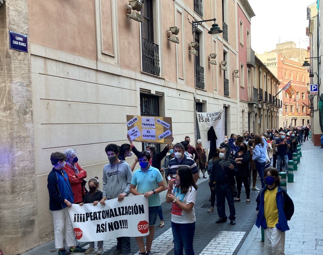 Cabeza de la manifestación a su paso por la calle Casablanca