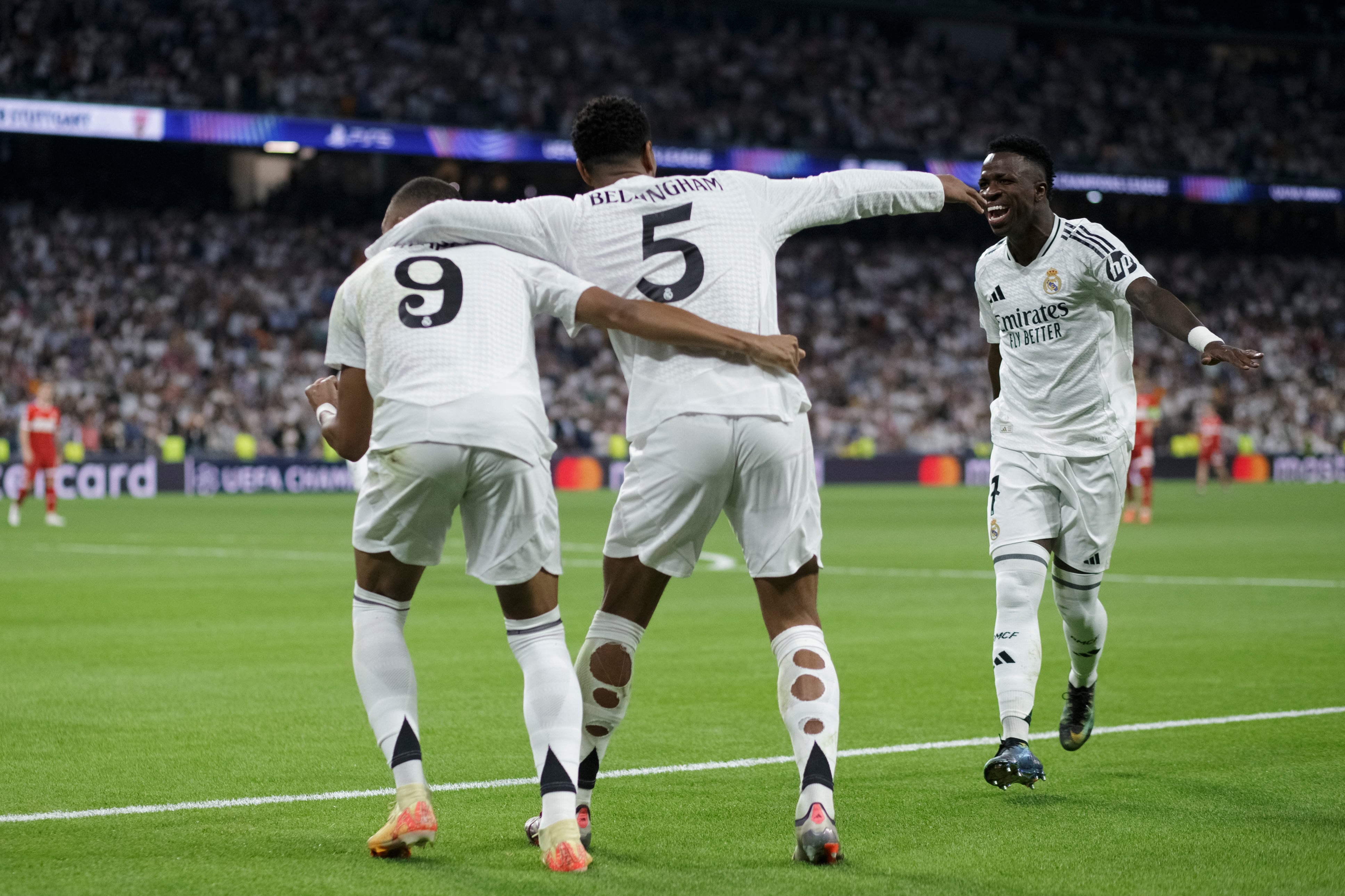 Kylian Mbappé, Jude Bellingham y Vinicius Júnior celebran un gol