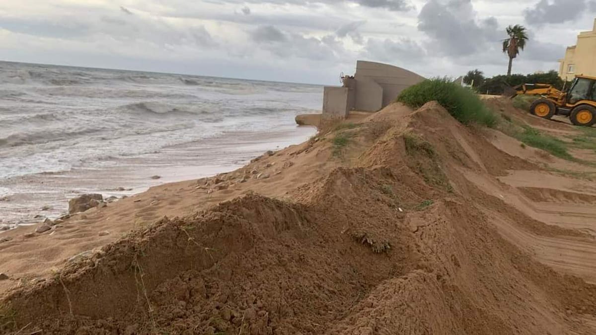 Un informe de Costas urge a una actuación de emergencia en la playa de Tavernes