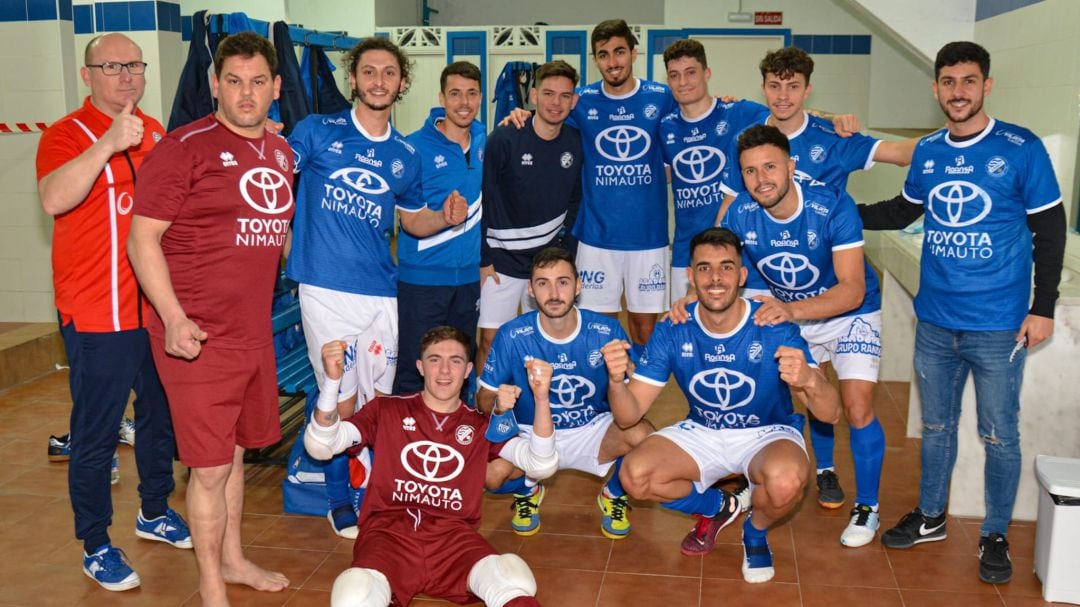 El Xerez DFC Toyota Nimauto celebra el triunfo en el vestuario
