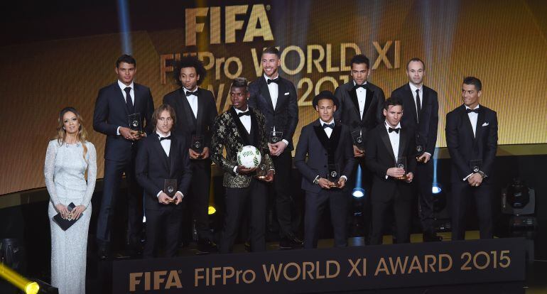 Los jugadores del once ideal de la FIFA del año pasado.