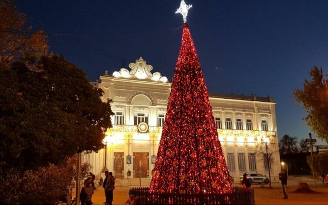Arbol Navideño junto al Teatro Chapí