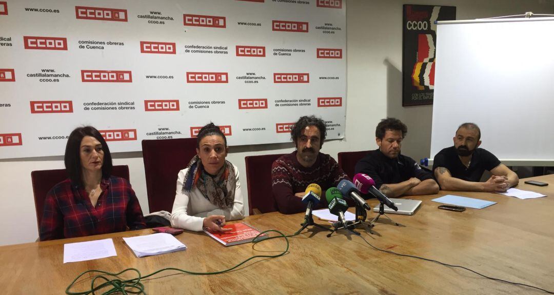 Representantes de CCOO y de los bomberos, en rueda de prensa