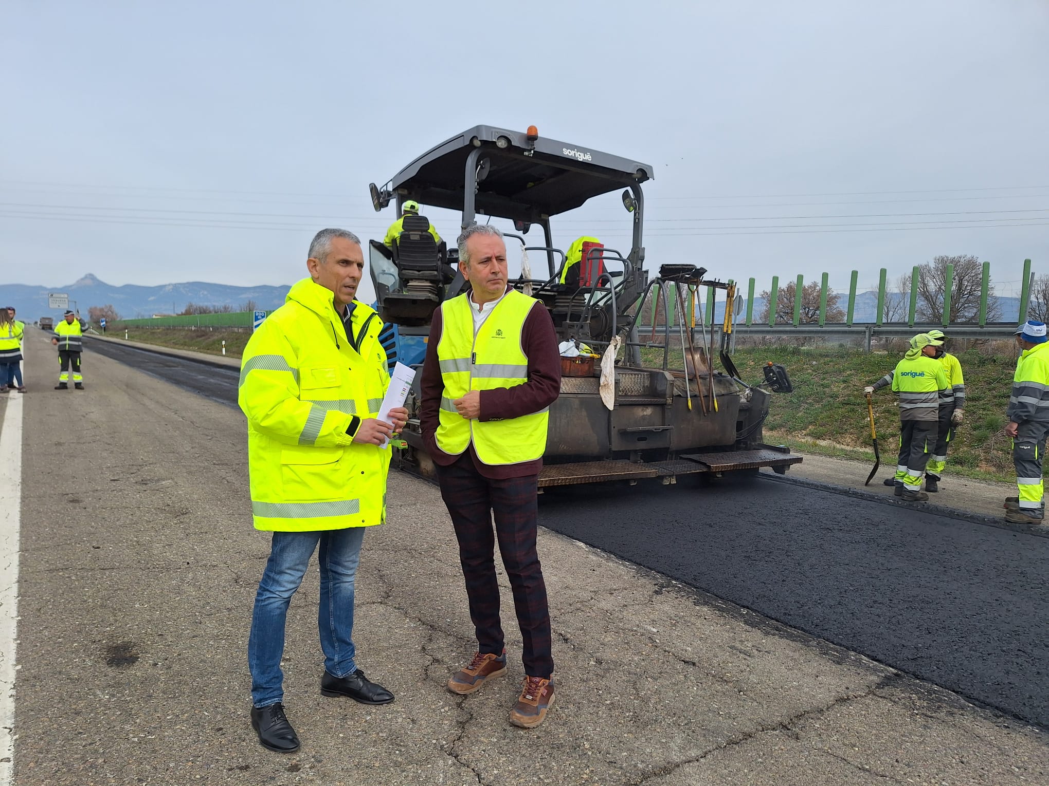 Carlos Campo visita las obras en la A-23