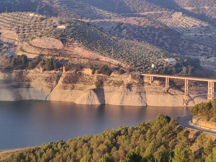 El pantano de Iznajar, el más grande de Andalucía, se encuentra a menos del 20% de su capacidad