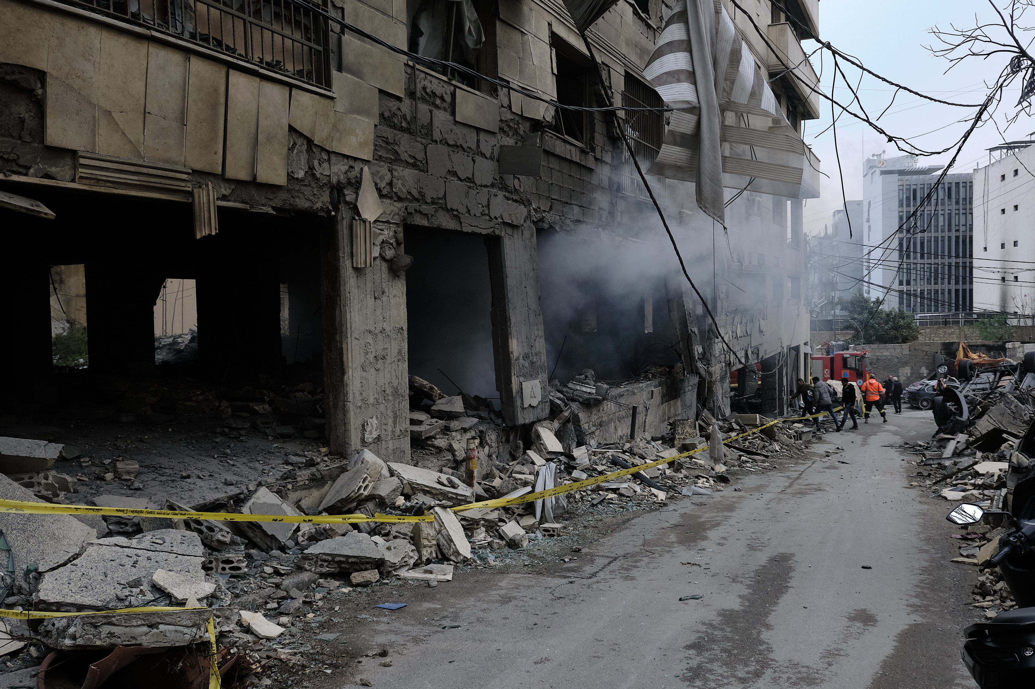 Estado en que han quedado varias viviendas del barrio de Bachoura, en Beirut, tras los bombardeos israelíes de las últimas horas.