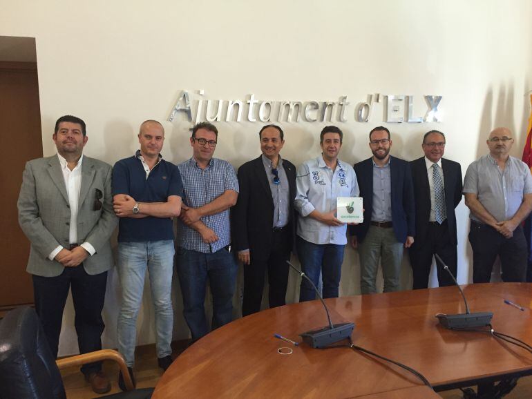 Miembros de AESEC con el concejal de Promoción Económica