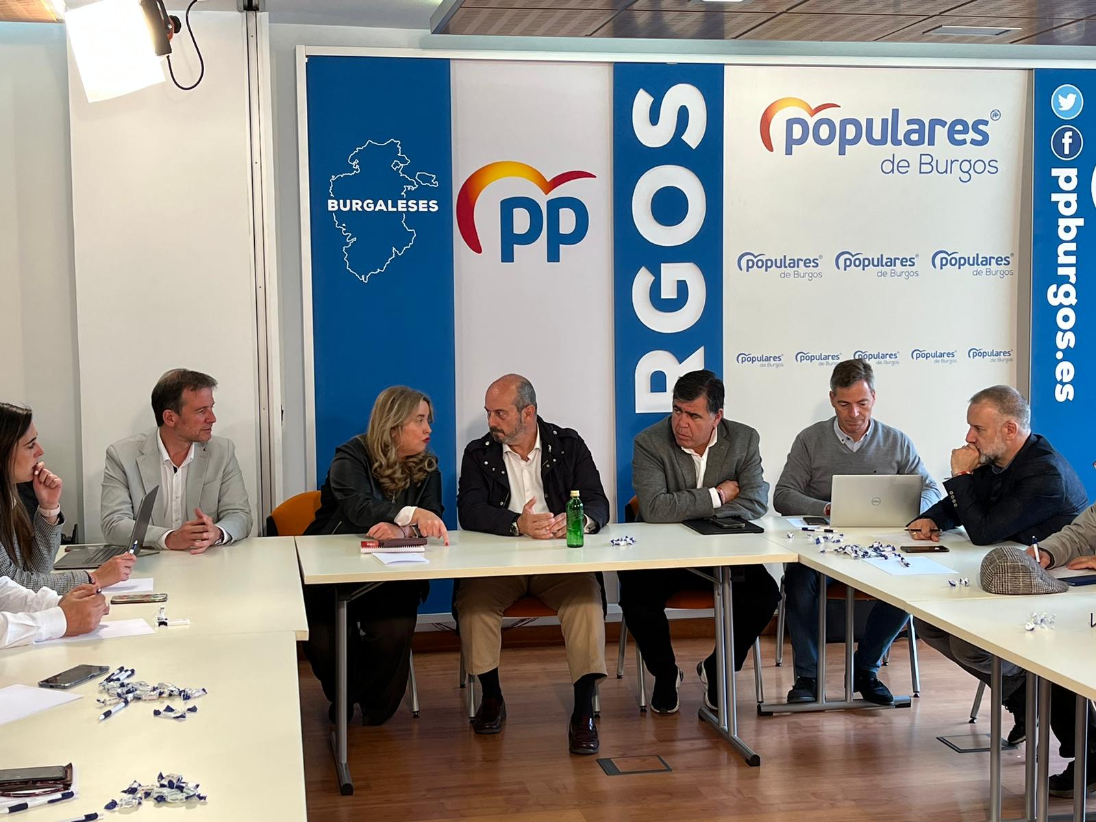 Reunión de trabajo de la candidatura del PP con el vicesecretario nacional, Pedro Rollán