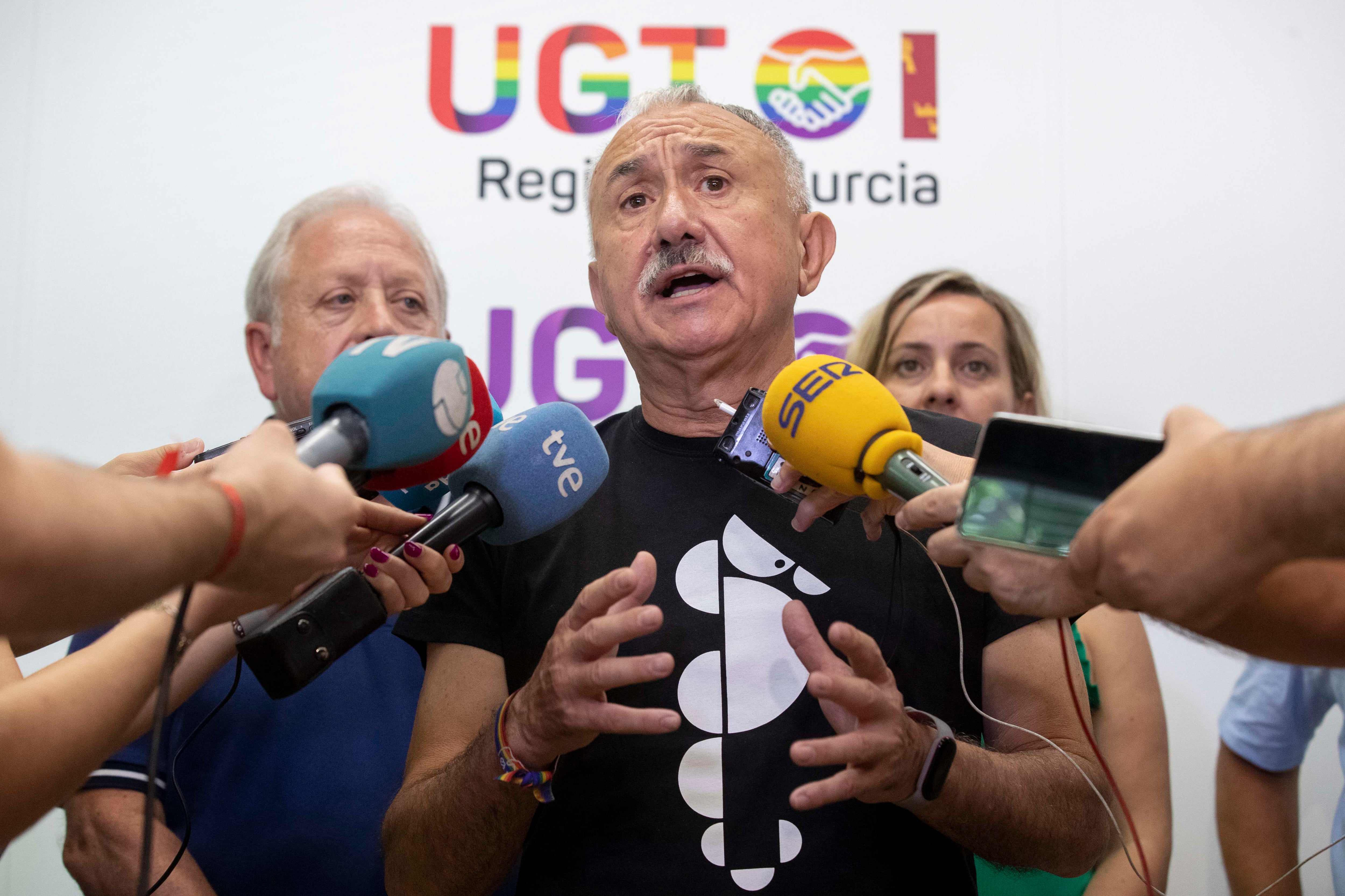 El Secretario general de UGT, Pepe Álvarez, antes de la Asamblea de Delegados y Delegadas de UGT en la sede de Murcia