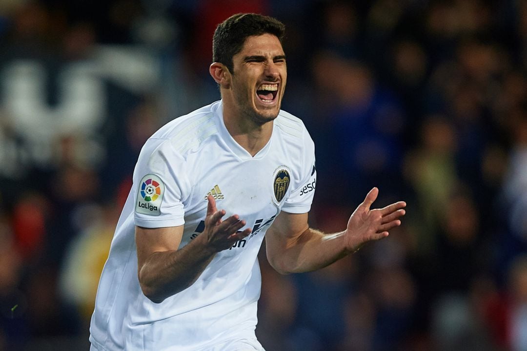 VALENCIA, SPAIN - MARCH 17: Goncalo Guedes of Valencia CF celebrates his side&#039;s first goal canceled by VAR afterwards during the La Liga match between Valencia CF and Getafe CF at Estadio Mestalla on March 17, 2019 in Valencia, Spain. (Photo by David Aliaga, MB Media, Getty Images)