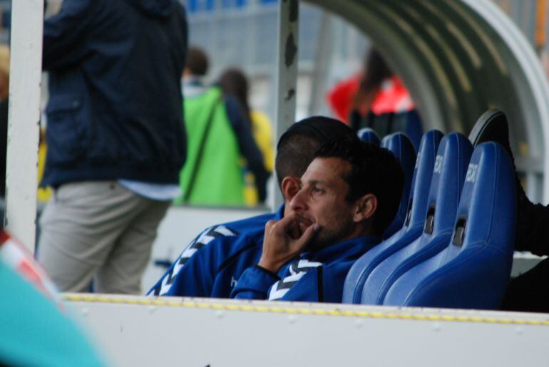 Mantecón en el banquillo durante uno de los partidos disputados en Carranza.