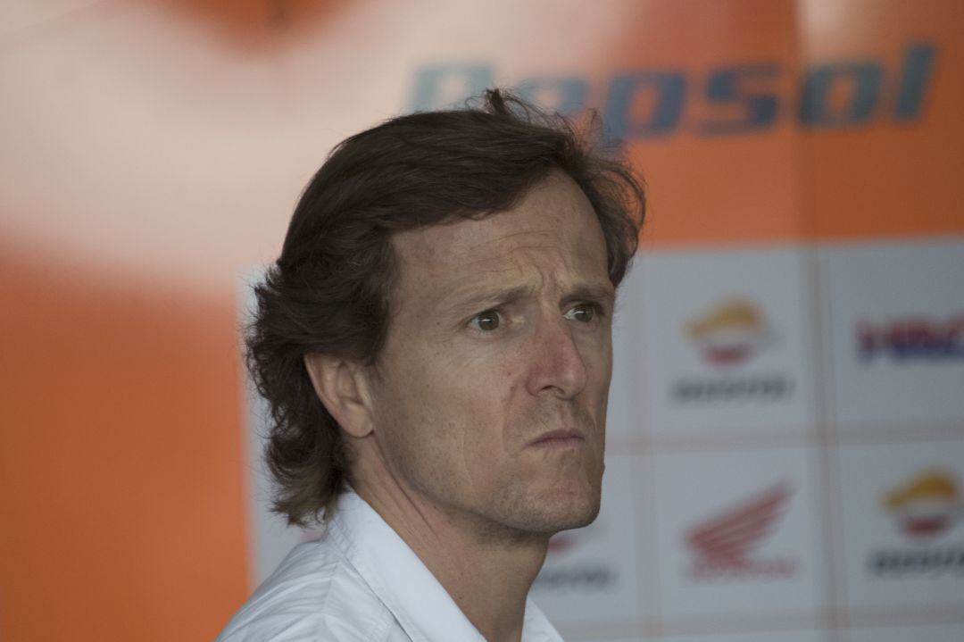 Sete Gibernau, en el paddock durante una carrera