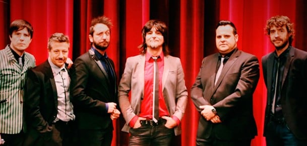La banda de Late Motiv, con Pablo Novoa (segundo por la izquierda).
