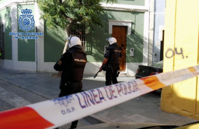 Agentes del Cuerpo Nacional de Policía durante una intervención