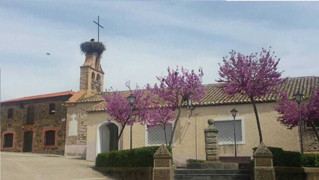 Imagen de la iglesia de Anchuras, municipio enclavado entre los Montes de Toledo y la provincia de Badajoz, alejada más de 100 kms de la capital ciudadrealeña.