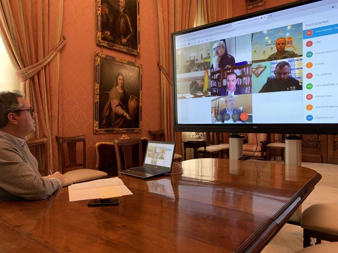 El alcalde de Sevilla, Juan Espadas, en la reunión para la constitución del Centro de Coordinación de Emergencias de Andalucía