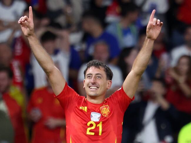 Berlin (Germany), 14/07/2024.- Mikel Oyarzabal of Spain celebrates scoring the 2-1 goal during the UEFA EURO 2024 final soccer match between Spain and England, in Berlin, Germany, 14 July 2024. (Alemania, España) EFE/EPA/CHRISTOPHER NEUNDORF