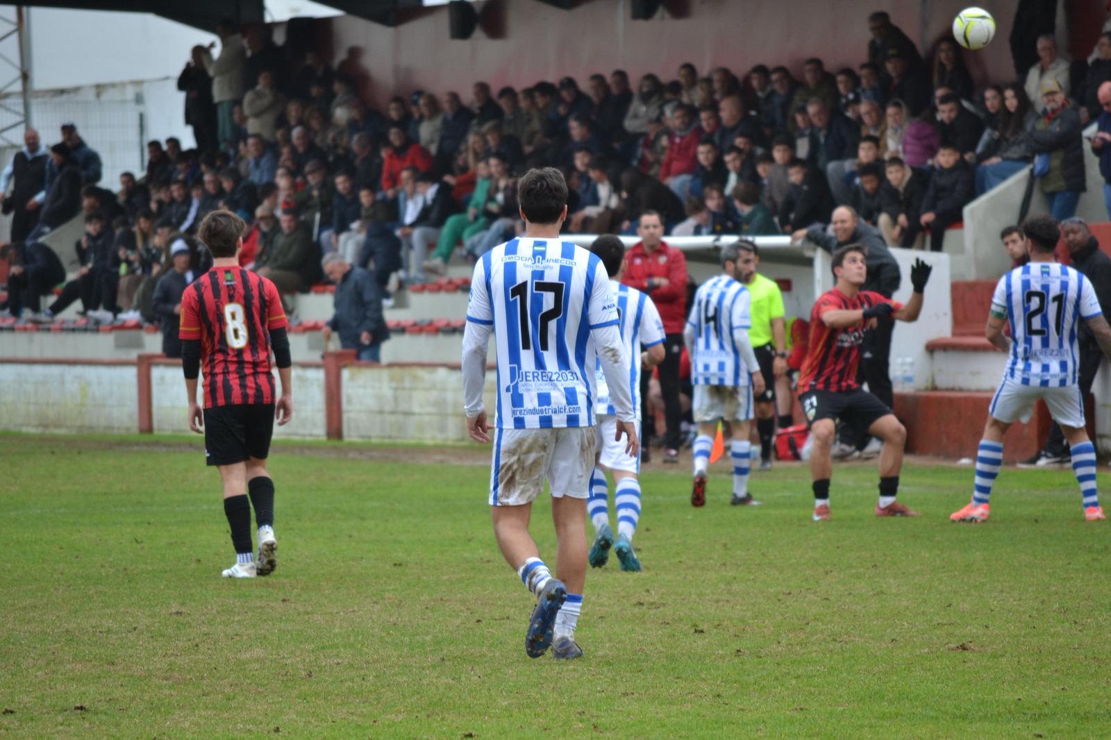 Imagen del partido entre el Jerez Industrial y La Roteña