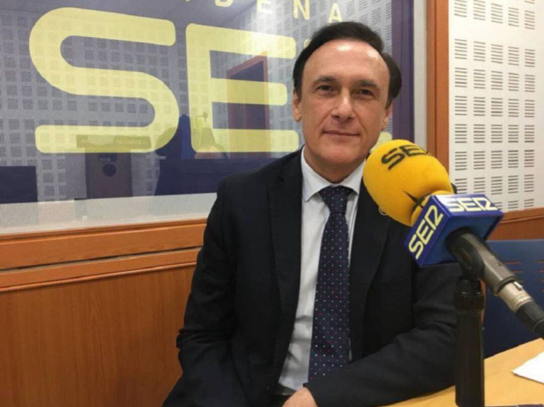 El presidente de CRUE, José Carlos Gómez Villamandos, en los estudios de Radio Córdoba - SER