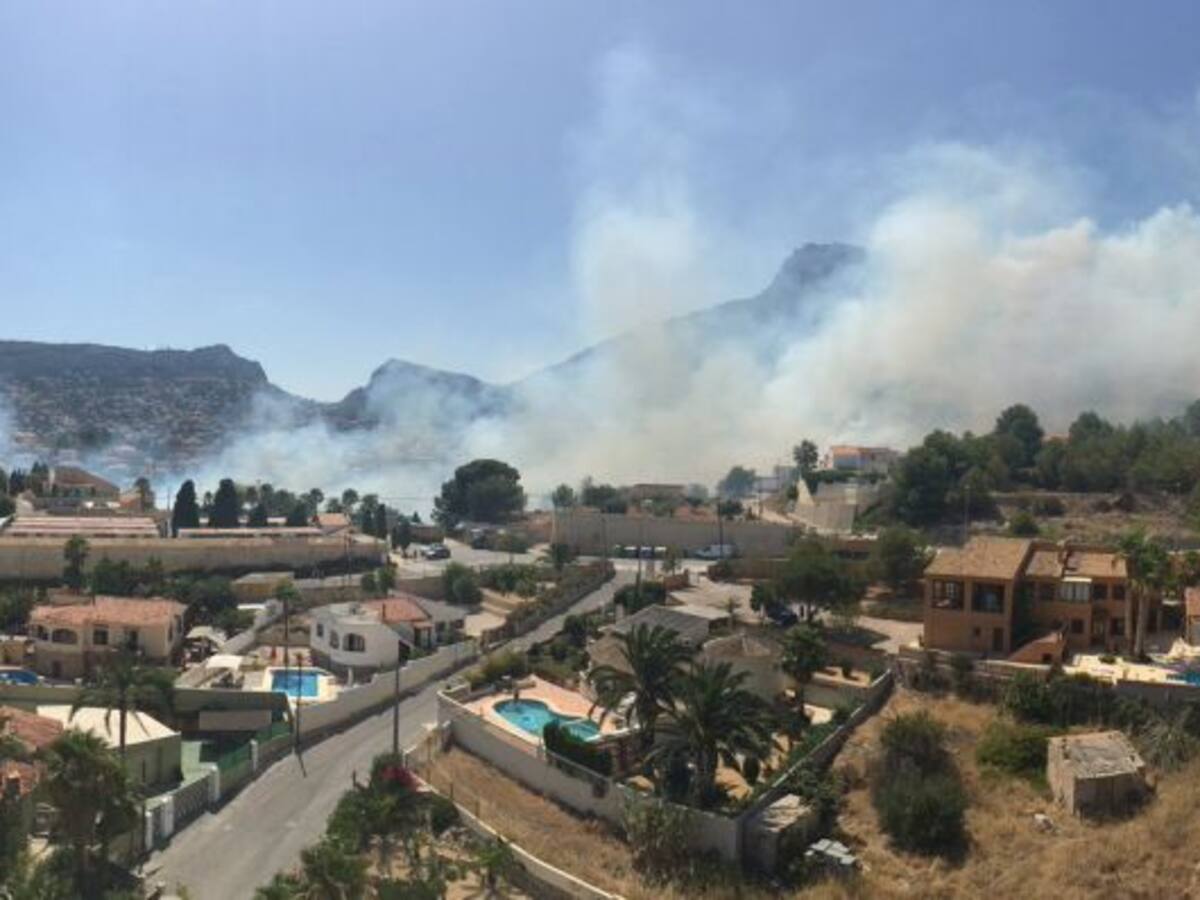 Susto en Calpe por un incendio próximo a viviendas