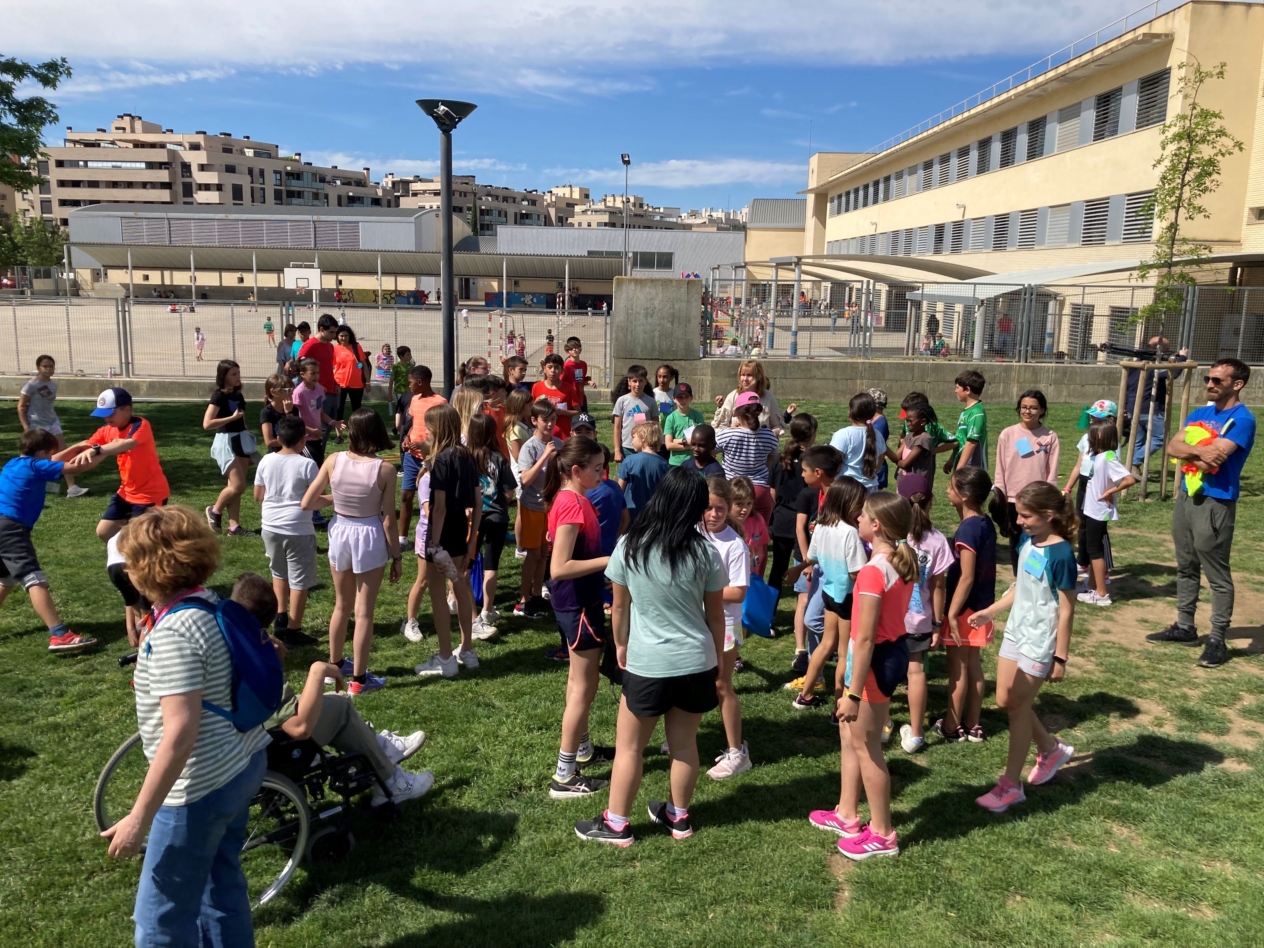 Los niños y niñas de la ciudad de Huesca volvían a conmemorar el Día del Juego en la Calle