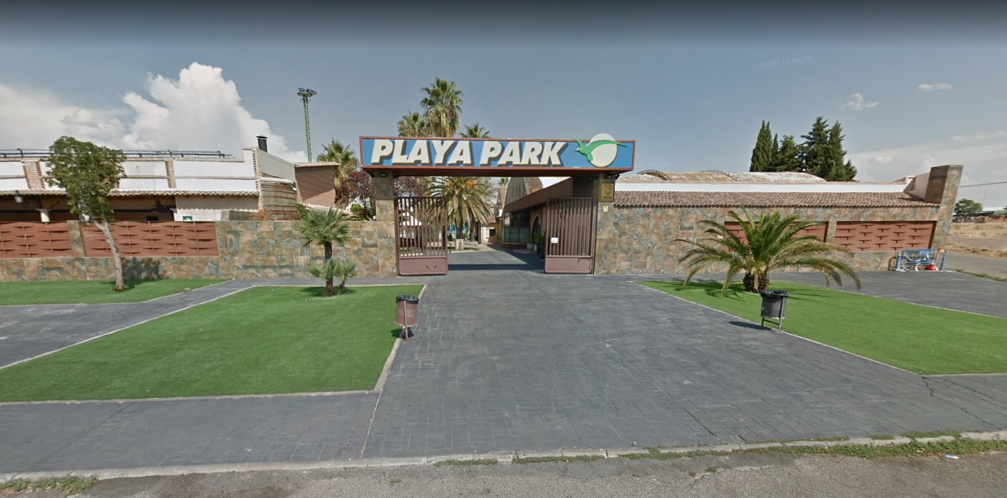 Cuatro jóvenes resultan heridos al caer a una piscina vacía en Playa Park