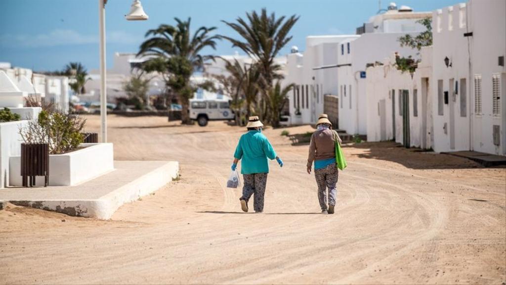 Una de las calles de Caleta del Sebo, en La Graciosa.