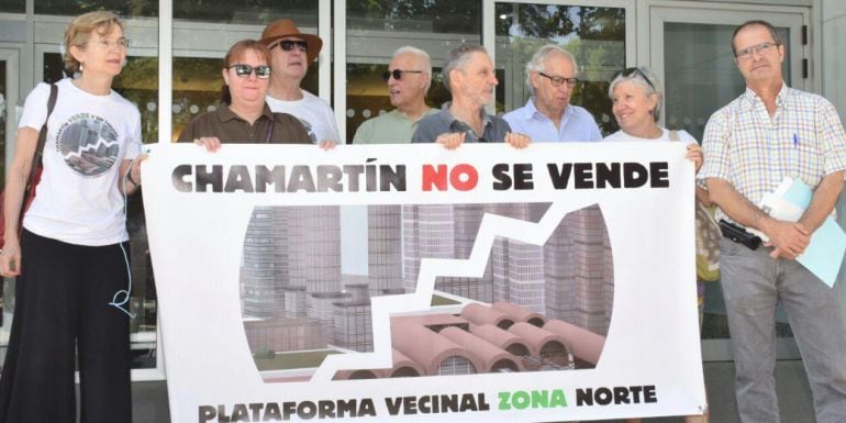 Miembros de la Plataforma Zona Norte frente al Consejo de Transparencia y Buen Gobierno