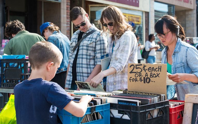 El 15% de los compradores de discos en formato físico asegura que no tienen intención de escucharlos, solo de coleccionarlos