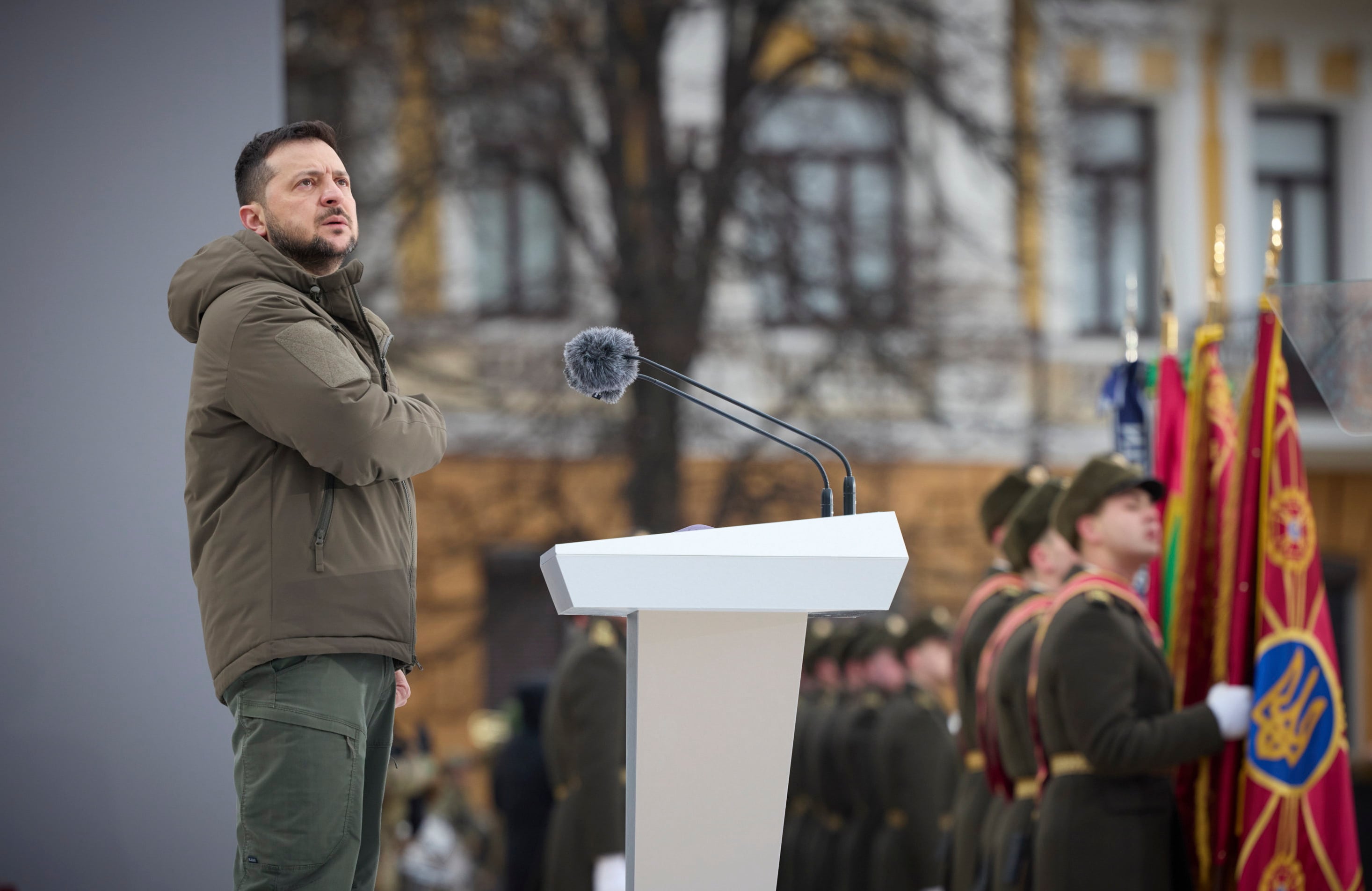 El presidente de Ucrania durante el homenaje a los caídos en Kiev