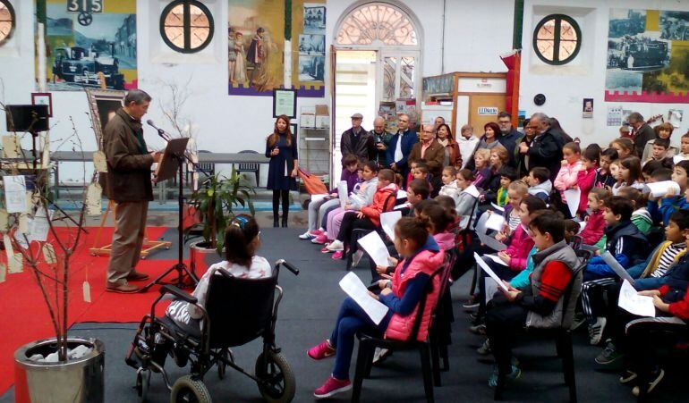 Ángel Díaz Munío inaugura el Maratón Literario.